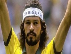 Futbol Socrates'ini Kaybetti